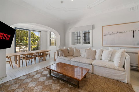 Executive 2BR Apt With Balcony Near Yarranabbe Park - Accommodation Brunswick Heads 3