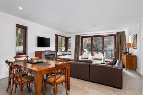 Elevation 2 Bedroom Plus Study With Gas Fire And Spectacular Views - Accommodation Brunswick Heads 2