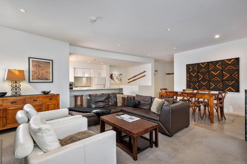 Elevation 2 Bedroom Plus Study With Gas Fire And Spectacular Views - Accommodation Brunswick Heads 1