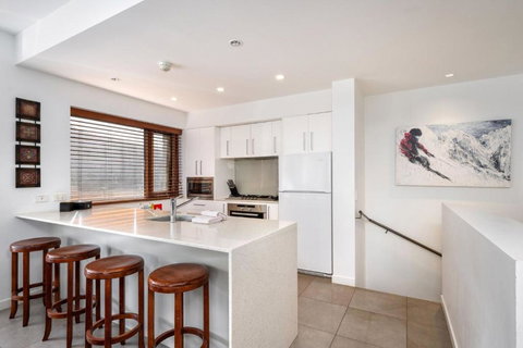 Elevation 2 Bedroom Plus Study With Gas Fire And Spectacular Views - Accommodation Brunswick Heads 3