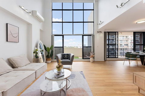 Epic CBD City View 3BR Penthouse Walk To Station&shopping Centre - Accommodation Brunswick Heads 2