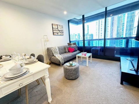 ES2410-2Bed 2Bath Vision Apt With Balcony, Pool & Gym - Accommodation Brunswick Heads 4