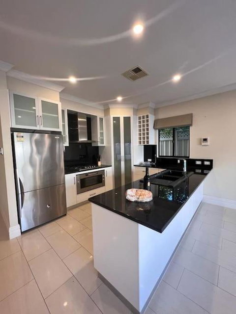 Executive Villa Close To CBD With Spa - Accommodation Brunswick Heads 0