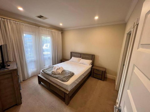 Executive Villa Close To CBD With Spa - Accommodation Brunswick Heads 1
