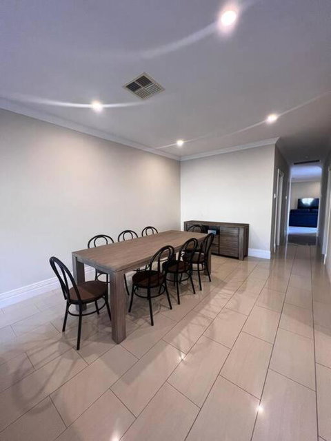 Executive Villa Close To CBD With Spa - Accommodation Brunswick Heads 3