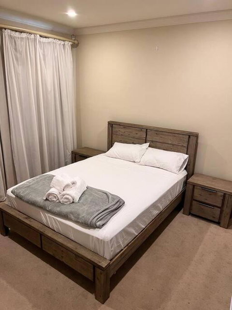 Executive Villa Close To CBD With Spa - Accommodation Brunswick Heads 4