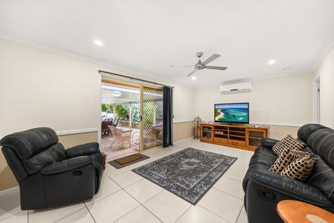 Family-Friendly 5-Bed Close To The Coast & Airport - Accommodation Brunswick Heads 1