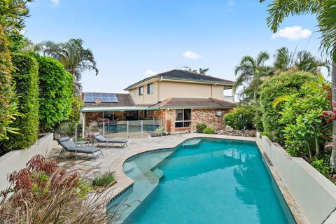 Family-Friendly 5-Bed Close To The Coast & Airport - Accommodation Brunswick Heads 0