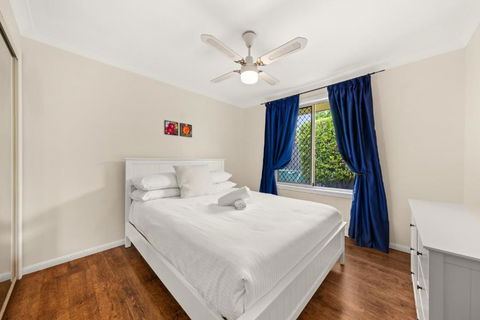 Family-Friendly 5-Bed Close To The Coast & Airport - Accommodation Brunswick Heads 3