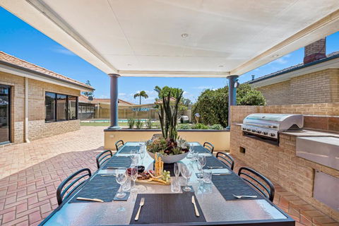 Fun In The Sun Pool Bliss & Ocean Views - Accommodation Brunswick Heads 1