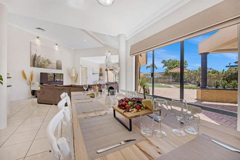 Fun In The Sun Pool Bliss & Ocean Views - Accommodation Brunswick Heads 4