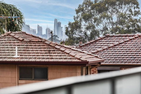 GLAD3 Gladesville Getaway Bright & Contemporary - Accommodation Brunswick Heads 1