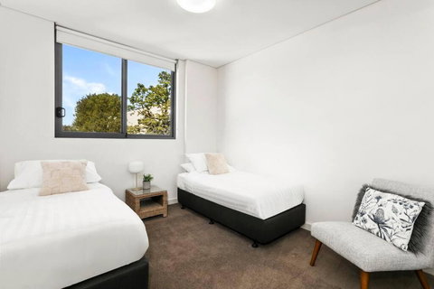 GLAD3 Gladesville Getaway Bright & Contemporary - Accommodation Brunswick Heads 2