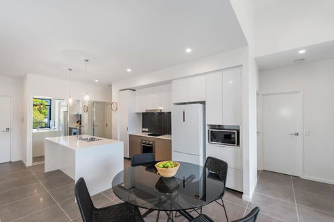 H6B - Round About Bulimba - Accommodation Brunswick Heads 0