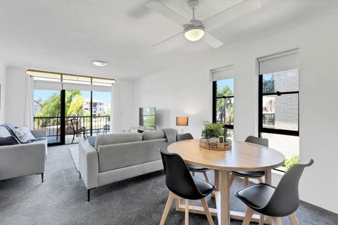 HACIENDA- CANAL VIEWS AND COMFORT - Accommodation Brunswick Heads 1