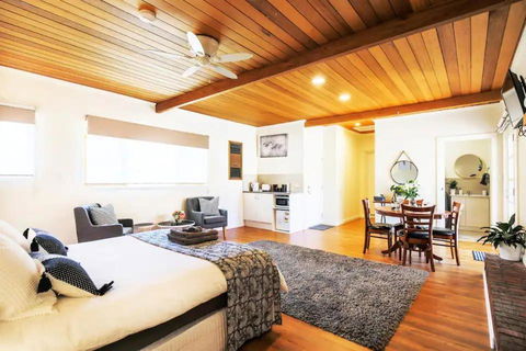 Hahndorf Lodge Pioneer Suite - Main Street Hahndorf On Site Secure Parking - Accommodation Brunswick Heads 2