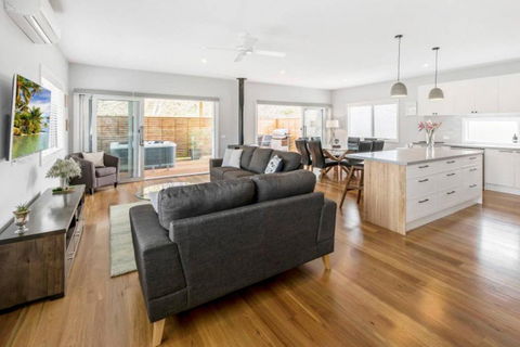 HALE KUPA Rye Beach House Spa Table Tennis - Accommodation Brunswick Heads 0