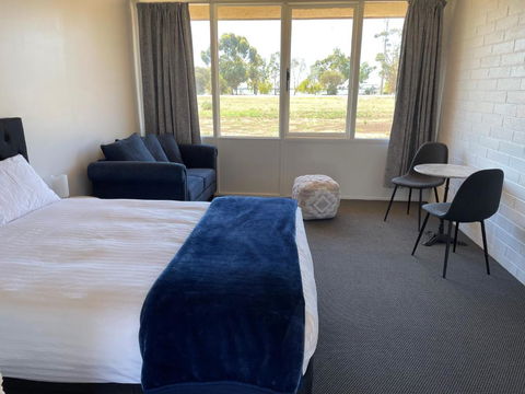 Happy Wanderer Motel Lake Boga ON THE LAKE WITH LAKE VIEWS - Accommodation Brunswick Heads 0