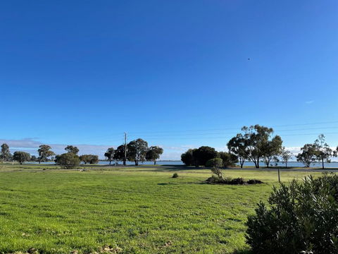 Happy Wanderer Motel Lake Boga ON THE LAKE WITH LAKE VIEWS - Accommodation Brunswick Heads 2