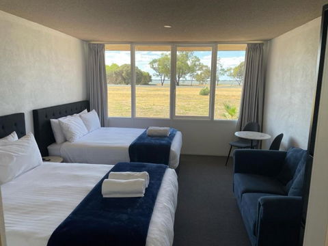 Happy Wanderer Motel Lake Boga ON THE LAKE WITH LAKE VIEWS - Accommodation Brunswick Heads 3