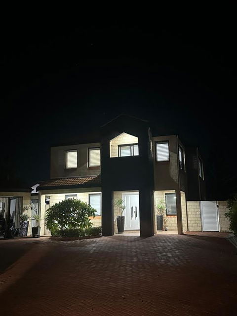 Hillarys Sea-View Panoramic Living - Accommodation Brunswick Heads 1