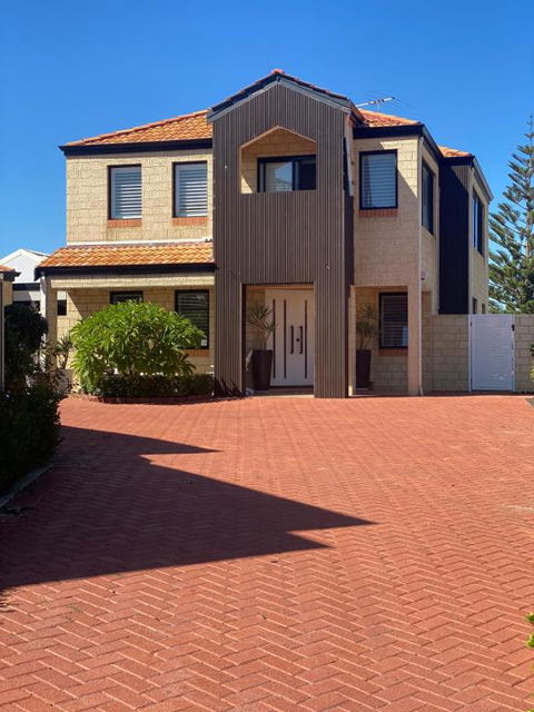 Hillarys Sea-View Panoramic Living - Accommodation Brunswick Heads 0