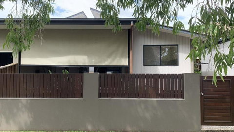 Hook Wine Sinker - Accommodation Brunswick Heads 0