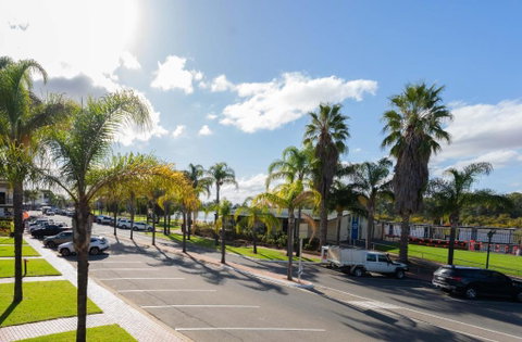 Hotel Renmark - Accommodation Brunswick Heads 1