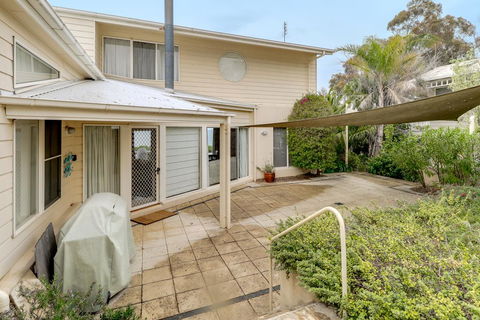 Aegina - Accommodation Brunswick Heads 2