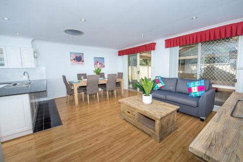 Ajax Avenue 2/35 - Nelson Bay - Accommodation Brunswick Heads 1