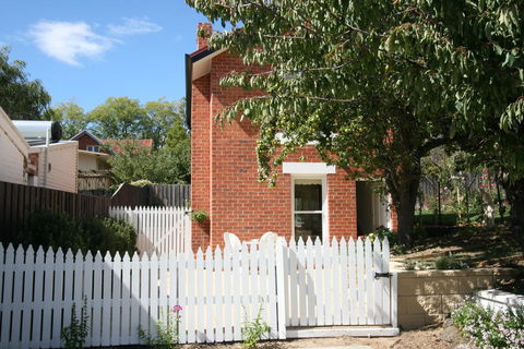 Annies Garden Cottage - Accommodation Brunswick Heads 0