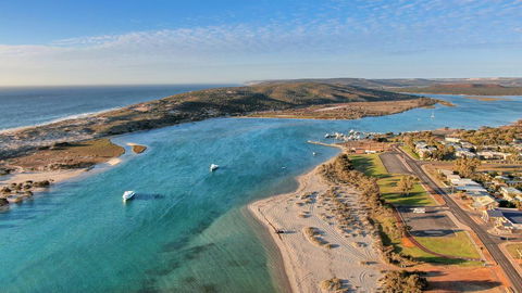 API Pelican Beach Front Apartments Kalbarri - Accommodation Brunswick Heads 1