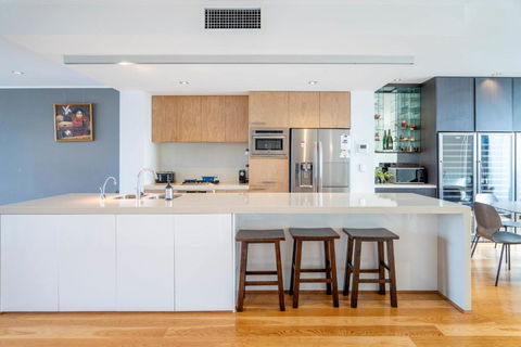 Luxury 4B Docklands Penthouse Water City Views - Accommodation Brunswick Heads 0