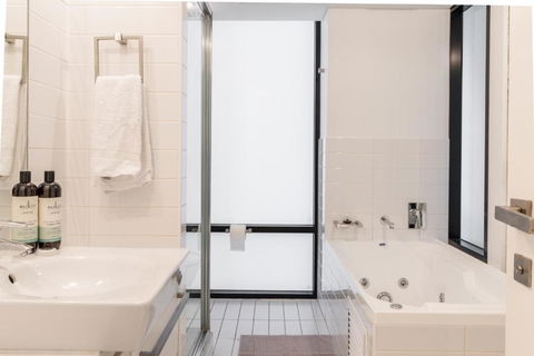 Luxury Oaks Horizons Apartment With A Pool - Accommodation Brunswick Heads 2