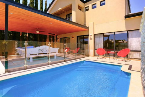 LUXURY VILLA W POOL & SPAS - Accommodation Brunswick Heads 0