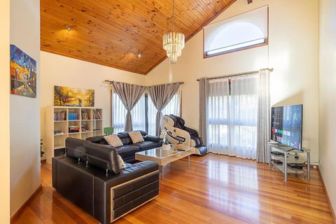 Magnificent Eltham House With Stunning View - Accommodation Brunswick Heads 0