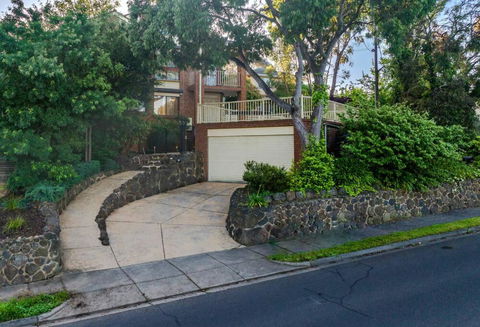 Magnificent Eltham House With Stunning View - Accommodation Brunswick Heads 1