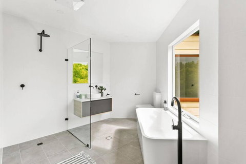 MANHATTAN STYLE 3 STORY LUXURY IN ST PETERS - Accommodation Brunswick Heads 3