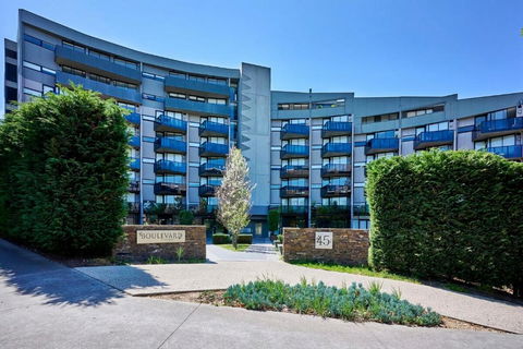 Maribyrnong Marvel Charm With Cityscape Bliss - Accommodation Brunswick Heads 2