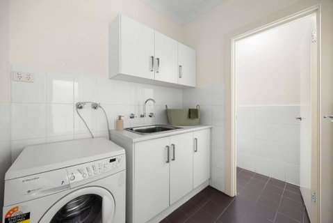 Mawson Lakes Retreat - 3BR, Wifi, Parking - Accommodation Brunswick Heads 1
