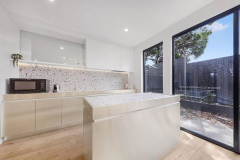 Mia-2B2B-Exceptional Style Living In Brighton East - Accommodation Brunswick Heads 3