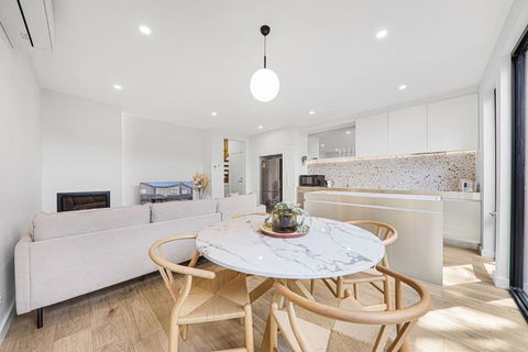Mia-2B2B-Exceptional Style Living In Brighton East - Accommodation Brunswick Heads 1