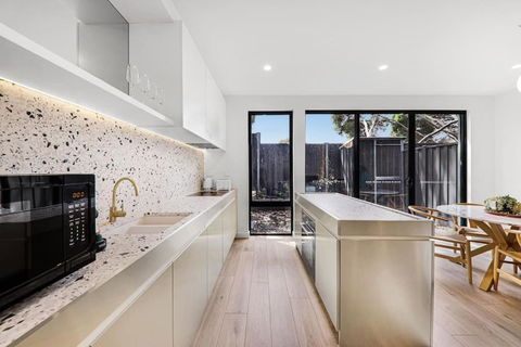 Mia-2B2B-Exceptional Style Living In Brighton East - Accommodation Brunswick Heads 2