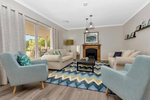 Mid Century 4 Bedroom Getaway In Barossa Vineyard - Accommodation Brunswick Heads 0