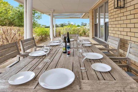 Mid Century 4 Bedroom Getaway In Barossa Vineyard - Accommodation Brunswick Heads 3