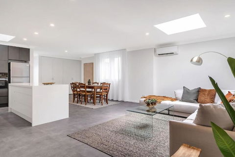 Modern Balmain Abode - Accommodation Brunswick Heads 3