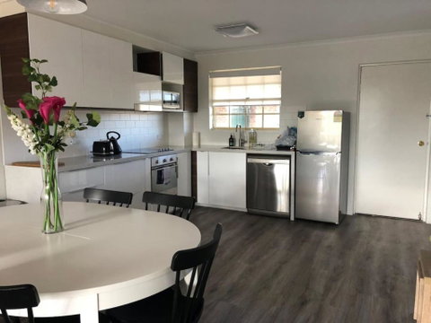 Modern 2BR Apartment With Parking - Accommodation Brunswick Heads 2