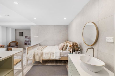 Modern Studio, Minutes To Ferry, City, CBD - Accommodation Brunswick Heads 2