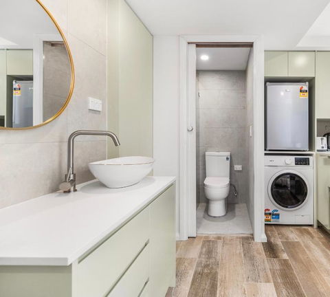 Modern Studio, Minutes To Ferry, City, CBD - Accommodation Brunswick Heads 3
