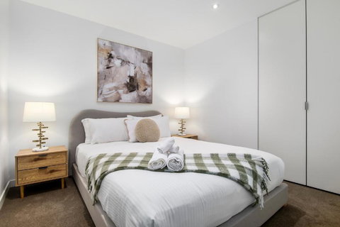 Modern 2BR Apt W City Views, Balcony & Wi-Fi - Accommodation Brunswick Heads 3